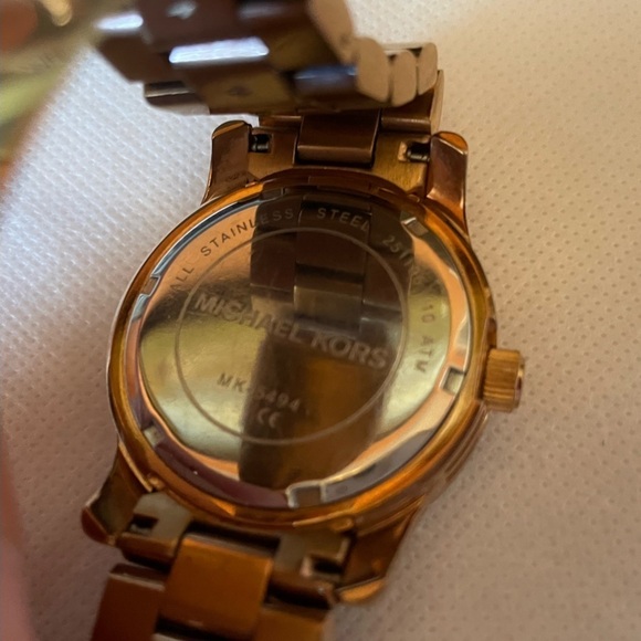 Michael Kors rose gold-Tone watch Swarovski crystals. Brown mother of pearl dial - Picture 5 of 6